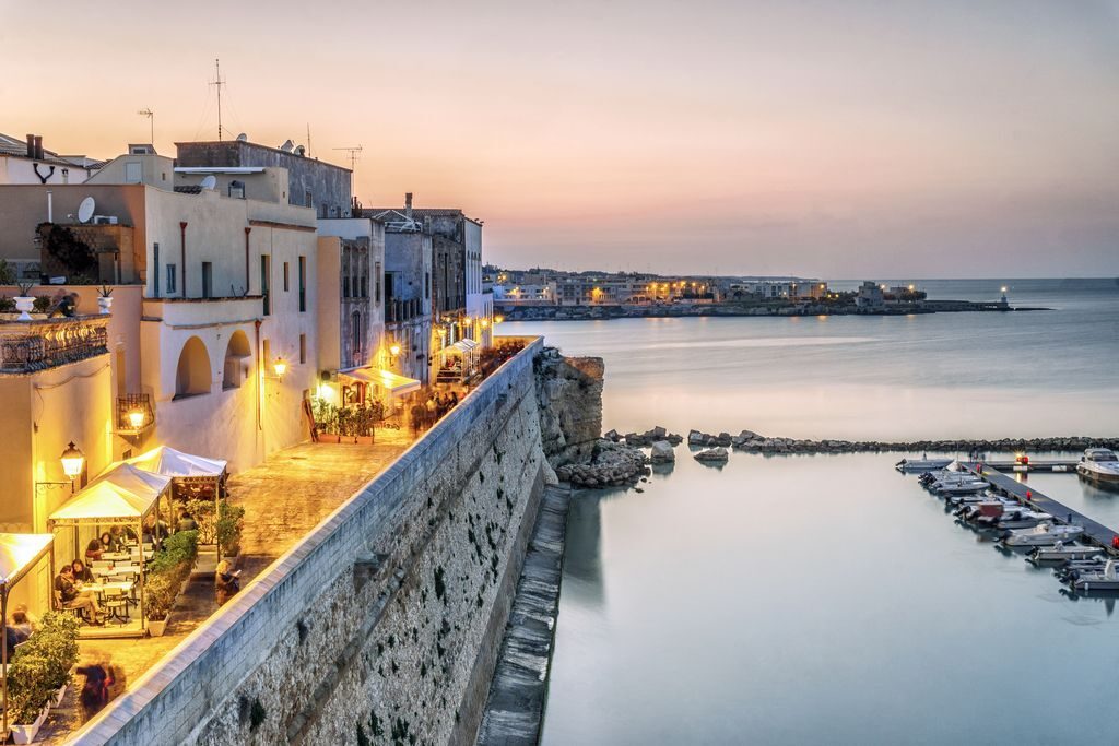 Il centro storico di Otranto al crepuscolo
